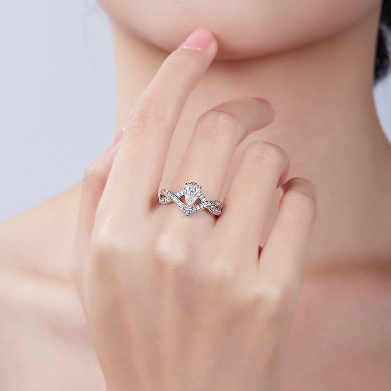 V字锁爱水滴S925银镀白金彩色MoissaniteWomen's Ring1ctD级